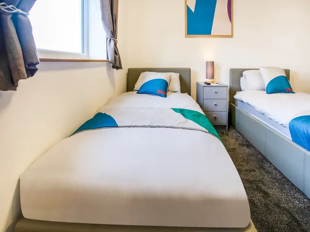 غرفة قياسية بسريرين منفصلين، OYO Hotel Clamart 2/8