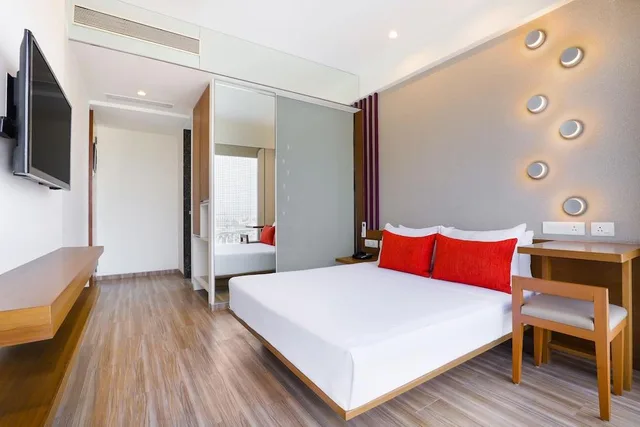 غرفة سوبيريور بسرير كوين، Lemon Tree Hotel, Kalina, Mumbai 1/1