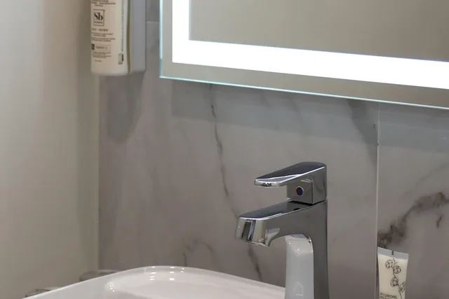 غرفة كلاسيكية رباعية بسريرين كوين، Travelodge by Wyndham Hotel & Convention Centre Quebec City 6/6