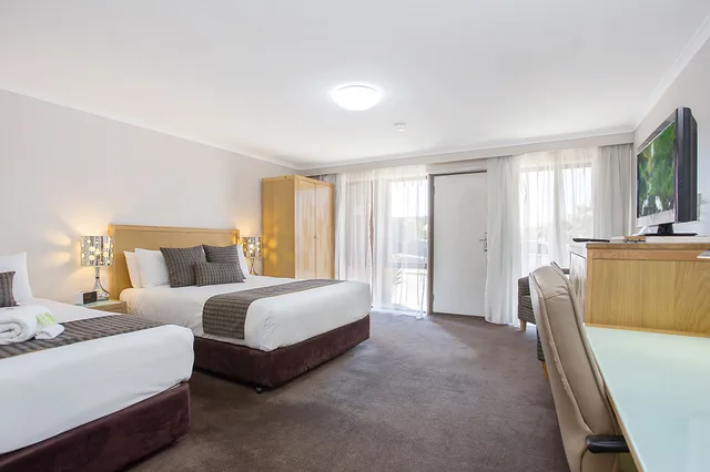 غرفة بريميوم بسرير كوين وسرير فردي، Country Comfort Warrnambool 6/9