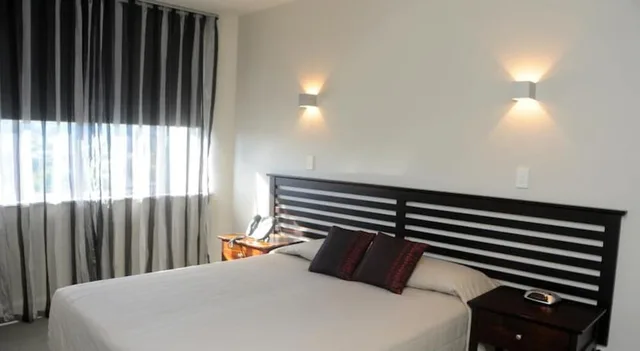 جناح بسرير كينج، Emerald Hotel 1/3