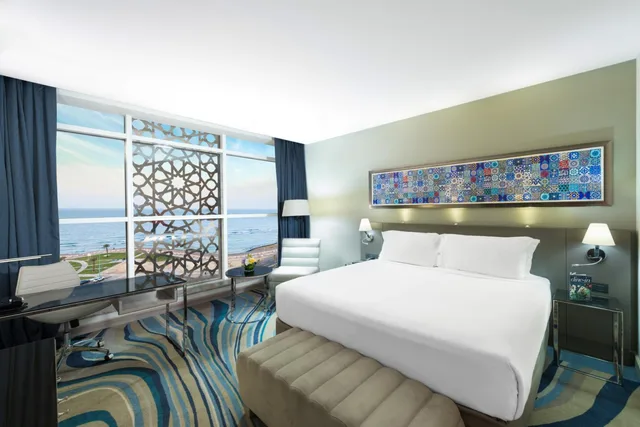 جناح سوبيريور بإطلالة جزئية على البحر مع دخول الصالة، فندق راديسون بلو جدة كورنيش(RADISSON BLU HOTEL, JEDDAH CORNICHE) 3/7