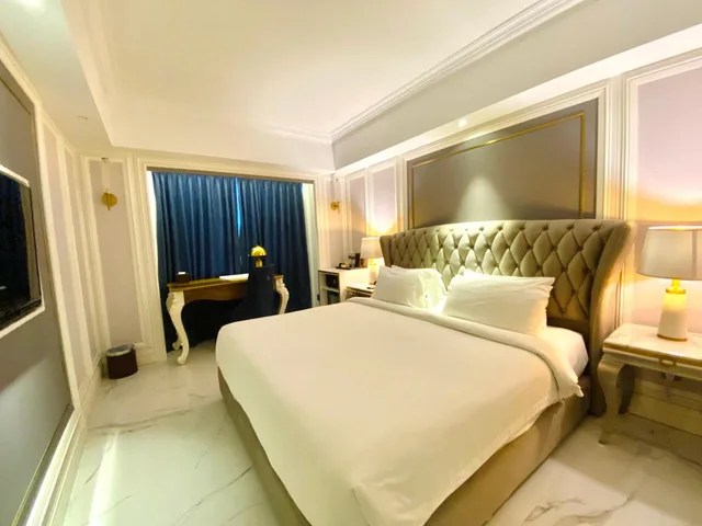 Escape, King Bed، Grand Eska Hotel & Suites 1/3