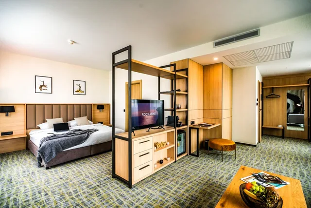 جناح جونيور، B1 City Hotel 1/8