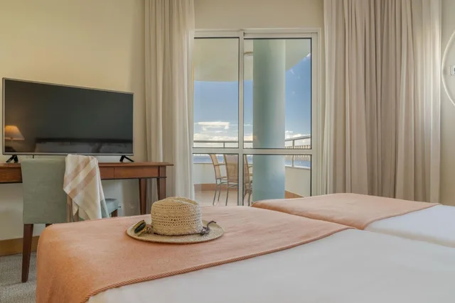 جناح بإطلالة على البحر مع سرير إضافي، Pestana Grand Premium Ocean Resort 5/9