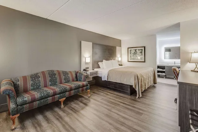 غرفة بسرير كينج لذوي الإعاقة، Quality Inn Elberton 2/3