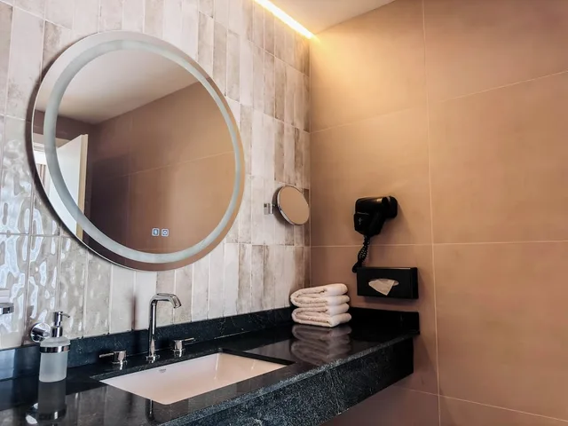 جناح غراند بسرير كينج، Ramada Plaza by Wyndham Tashkent Airport 2/2