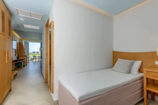 Suite Sharing Pool with Sea View (2, 3)، Lyttos Beach Hotel 2/3