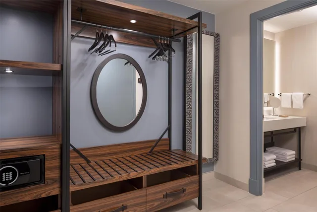 Pines, Suite, King Bed, Sofa، Hyatt Regency Lost Pines 2/2