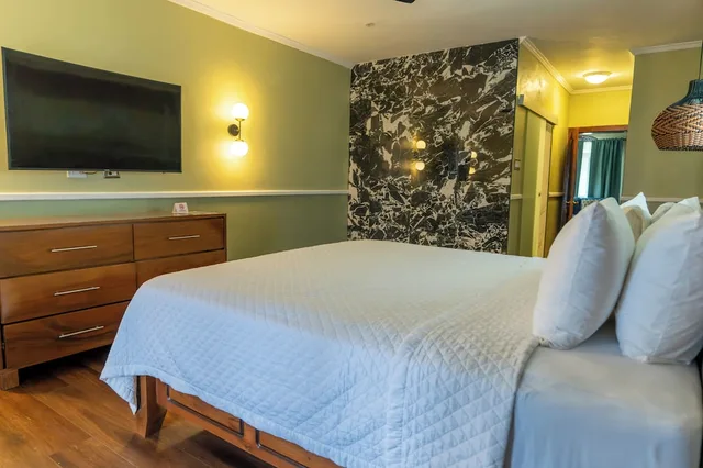 جناح عائلي بسرير كينج وسريرين مزدوجين، Travellers Beach Resort 9/10