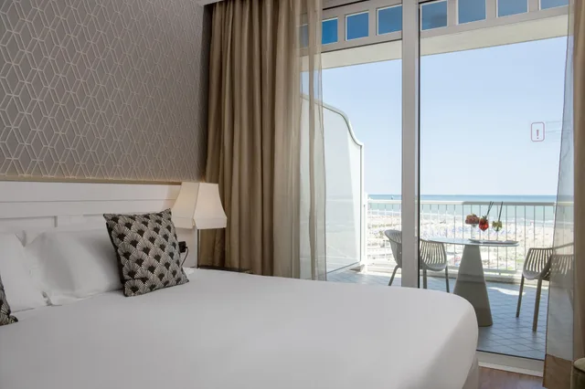 غرفة ديلوكس بإطلالة على البحر مفردة بسرير مزدوج، Savoia Hotel Rimini 1/4