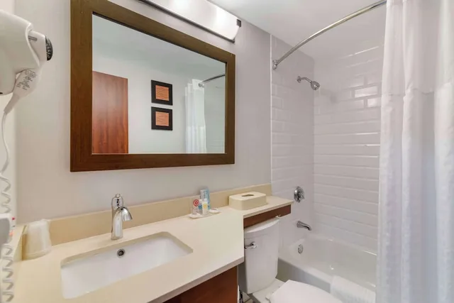 غرفة قياسية بسريرين كوين، Comfort Inn Manchester Airport 9/9
