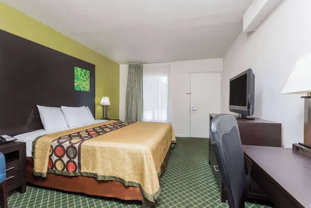 غرفة بسرير كينج لذوي الإعاقة، Super 8 By Wyndham Augusta 1/1