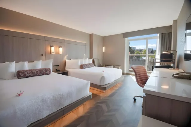 غرفة بسرير كوين، Coast Victoria Hotel Marina By Apa 1/1