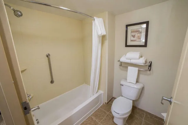 1 Bedroom, Boardroom, Suite, King Bed، Homewood Suites by Hilton Davidson 6/9