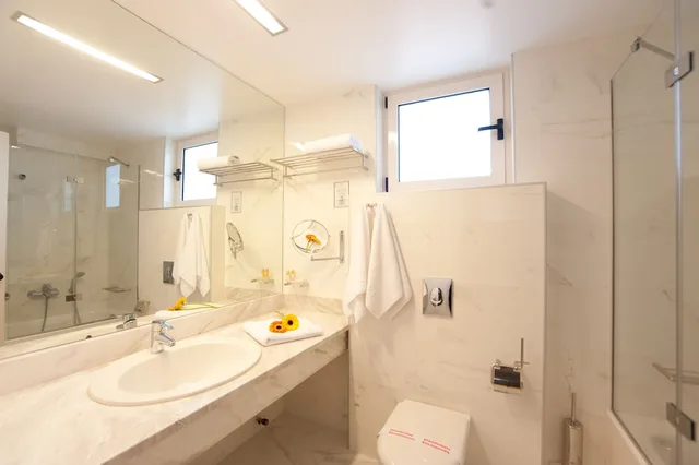 Executive, Suite, Double Bed, Sea View, Sofa, Pharae Palace 3/3