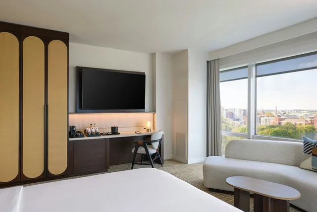 Deluxe, King Bed, W Atlanta Downtown 7/10