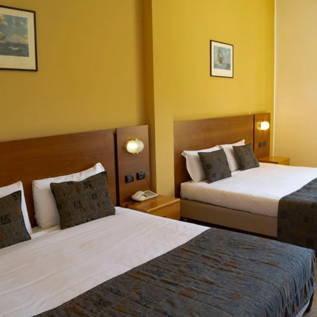 غرفة رباعية، Terme Di Castel San Pietro 1/8