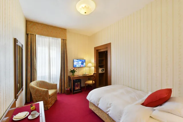 غرفة قياسية مفردة بإطلالة على المدينة، GOLF HOTEL RENE CAPT 5/9