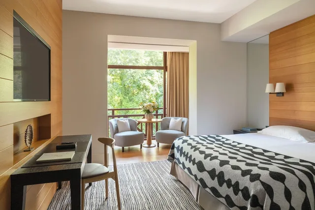 Deluxe, King Bed, South Facing View، Hotel Ermitage Evian Resort 3/5