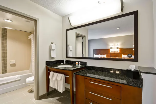 غرفة بسريرين مزدوجين مع أريكة، Hyatt Place Kansas City/Overland Park/Metcalf 5/6