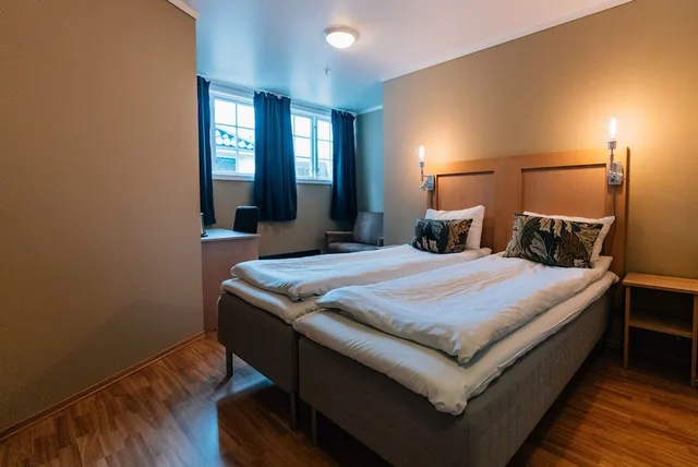 Standard, Twin Beds, Vic 6/7