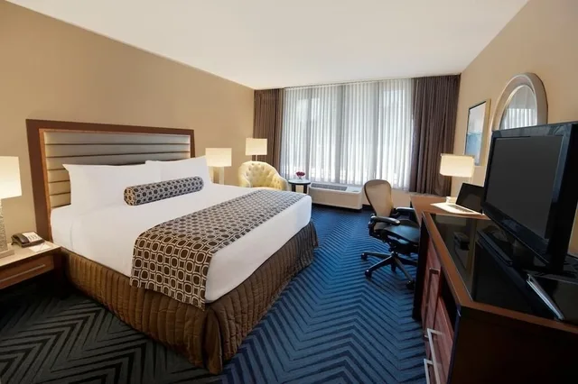 غرفة قياسية بسرير كينج لذوي الإعاقة، Crowne Plaza Princeton Conference Center 3/10