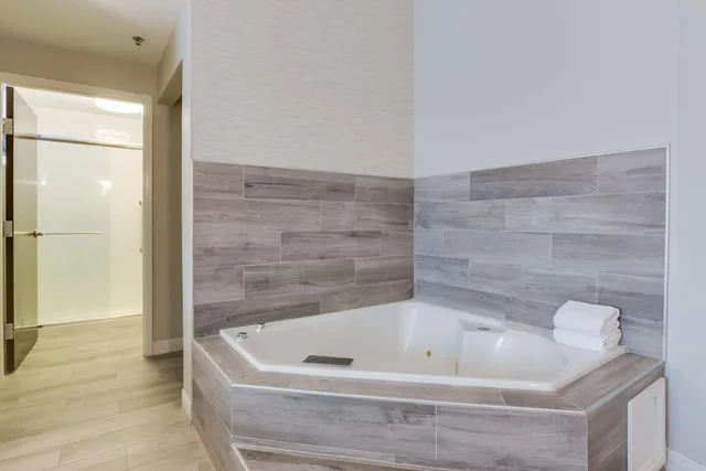 غرفة بسرير كينج بجاكوزي، Hampton Inn White House 5/5