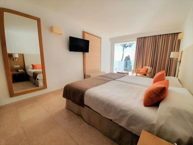 شقة سوبيريور بإطلالة على البحر بشرفة، Ponent Mar Aparthotel 1/5