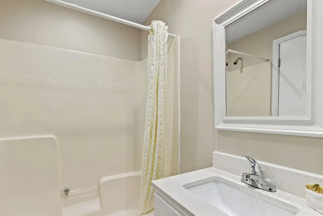 1 Bedroom, Suite, 3 Double Beds, Beach Front، Sandpiper Beacon Beach Resort 4/4