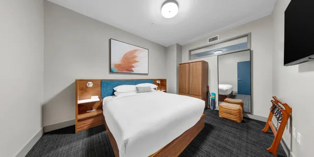 جناح بسرير كينج وسرير بطابقين، The Kimpton Schofield Hotel 3/7
