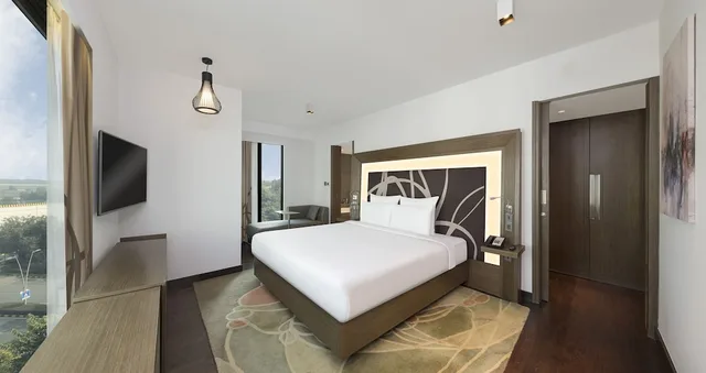 جناح سوبيريور بسرير كينج مع دخول صالة النادي، Novotel New Delhi Aerocity 9/10