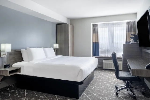 غرفة بسرير كينج، Microtel Inn & Suites by Wyndham Kanata Ottawa West 5/7
