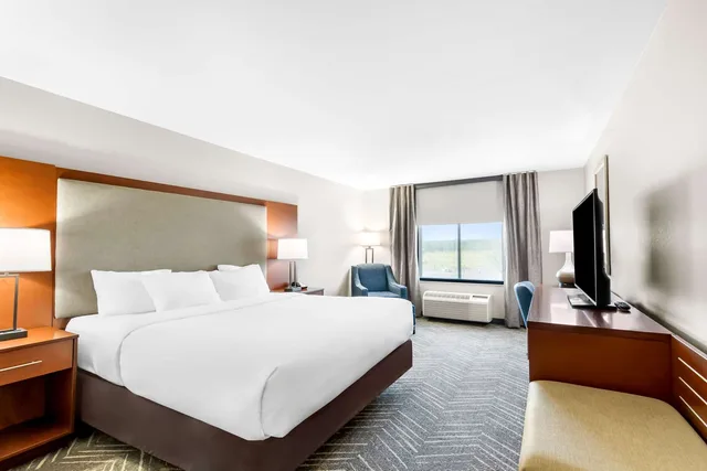 غرفة بسرير كينج، Comfort Inn and Suites Mountain Iron And Virginia 2/4