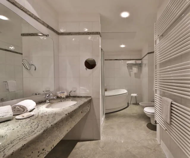 جناح تنفيذي بسرير كوين بحوض جاكوزي للمدخنين، Best Western Hotel Globus City 1/1