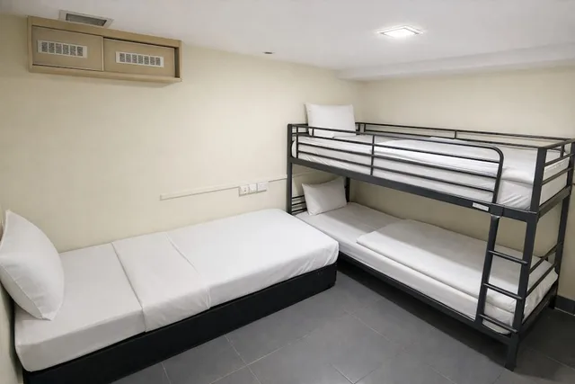 Family, Triple, 2 Bunk Beds, No Window, Sandpiper Hotel 7/10