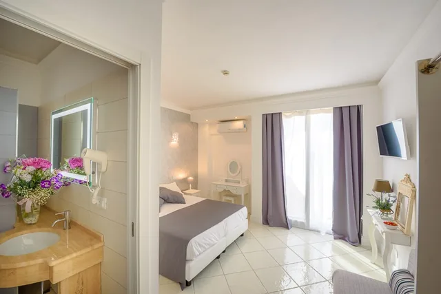 غرفة بسرير مزدوج بإطلالة على البحر، Bussola Di Hermes Hotel 4/5