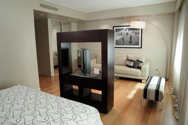 Senior، Hotel Metropolitano Supara 1/1