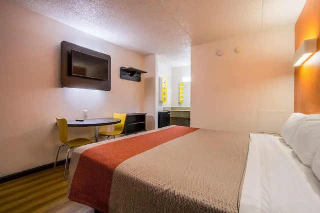 غرفة بسرير كينج لذوي الإعاقة لغير المدخنين، Motel6 Ashland, OH 2/10