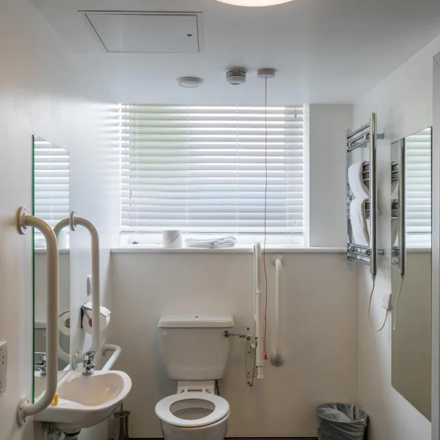 غرفة بسرير مزدوج لذوي الإعاقة، Pelican London Hotel And Residence 3/3