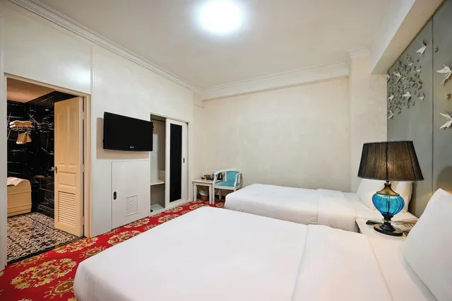 Deluxe, Twin Beds, No Window، California Saigon Hotel & Rooftop Pool 2/8
