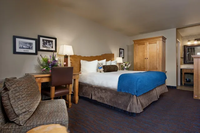 Courtyard, King Bed، Lexington Hotel At Jackson Hole Hotel Suites 3/8