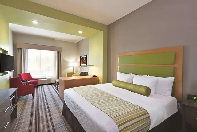 جناح ديلوكس تنفيذي بسرير كينج مع أريكة، La Quinta Inn Suites Paducah 1/4