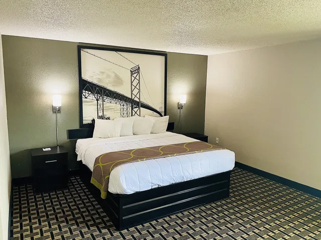 Standard, King Bed, Super 8 by Wyndham Grand Rapids/Wyoming 1/4