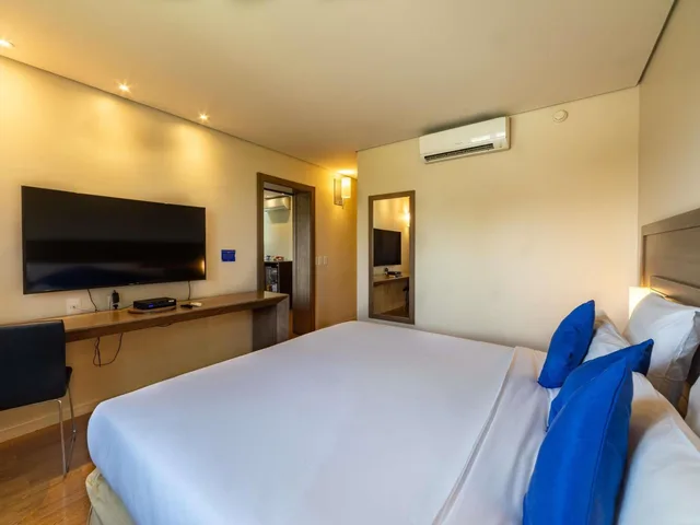 غرفة بسرير كينج مع أريكة، Novotel Manaus 2/4