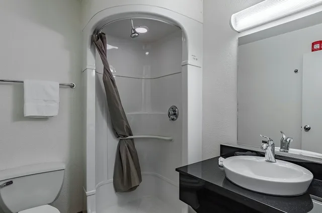 2 Full Beds - Non-Smoking, Micfridge، Motel6 Cheyenne, WY 3/5