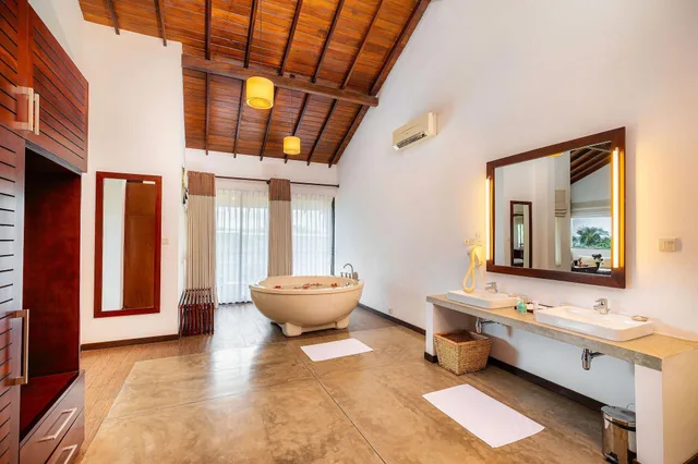 جناح، The Calm Resort and Spa 1/2