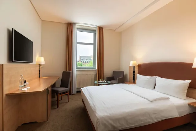 غرفة بزنس بسرير كوين، IntercityHotel Berlin Ostbahnhof 1/8