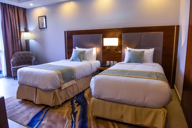 غرفة ديلوكس بسريرين منفصلين بإطلالة على الحديقة، Admas Grand Hotel 1/4