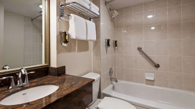 غرفة قياسية كبيرة بسريرين كوين بمطبخ صغير، Best Western Plus Ottawa City Centre 4/7